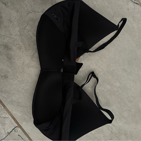 SKIMS Black Apparel - Picture 2 of 3